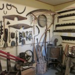 We have a barn room that has many artefacts pertaining to farming and agriculture.
Nous avons une salle de ferme où il y a plusieurs objets reliés à la ferme et l’agriculture. You can find this display at Lutz Mountain Heritage Museum.