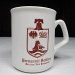 This is a Permanent Settlers Association Mug. The PSA is an association that honors the eight German families that settled in Moncton, NB in 1766.
Ceci est une tasse de l’association des colons permanents. La PSA est une association qui rend hommage aux huit familles allemandes qui se sont établies à Moncton au Nouveau-Brunswick, en 1766. You can find this mug at Lutz Mountain Heritage Museum.