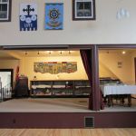 Our stage is used for special exhibitions, plays and other community events.
Notre scène est utilisée pour des expositions spéciales, des pièces de théâtre et d'autres événements communautaires.